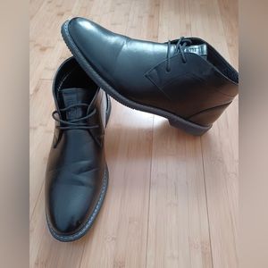 London Fog Memory Foam
Chukka Boots Sz 9 1/2